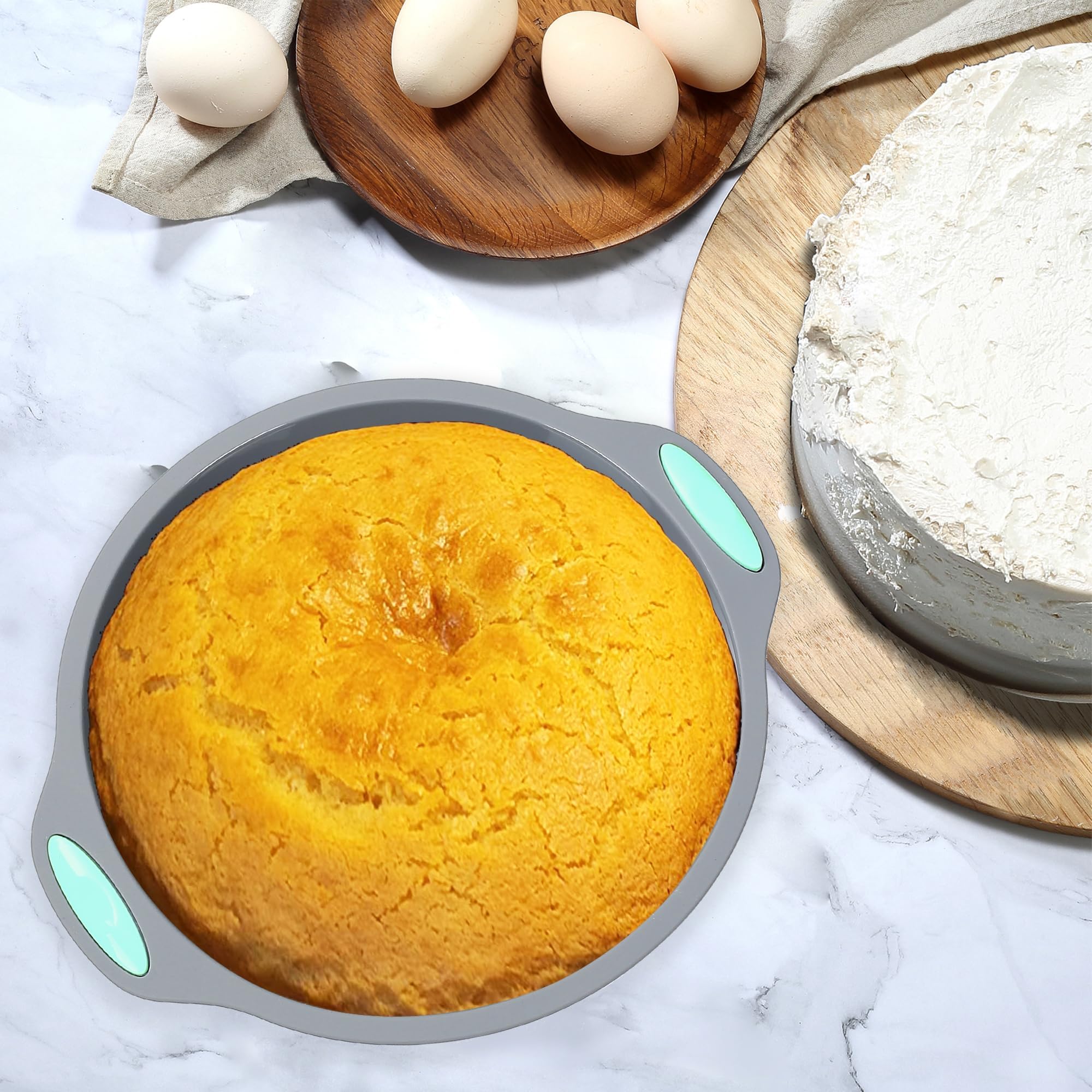 Tongjude 10-piece silicone cake molds ensure easy release and decoration.