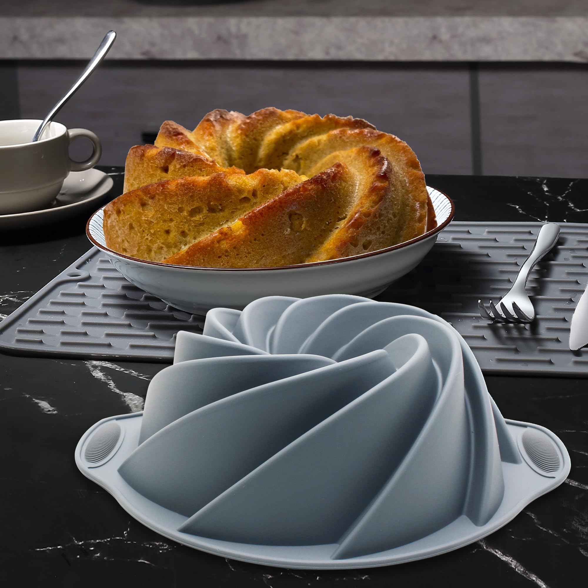 Tongjude silicone muffin pans set enables effortless unmolding.