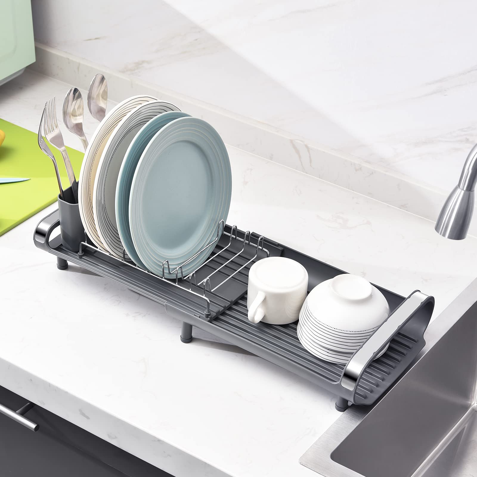 TOOLF compact rack holds up to nine plates for daily use.