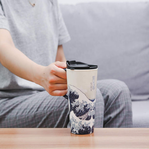 Topadorn 17-ounce travel mug accommodates a full serving of coffee or tea.