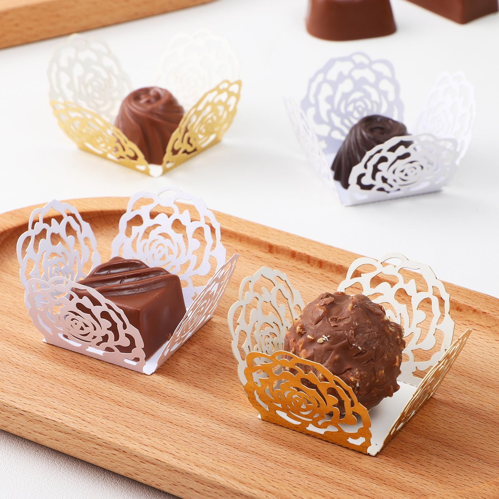 TOPPERFUN sturdy paper liners hold candies securely during serving