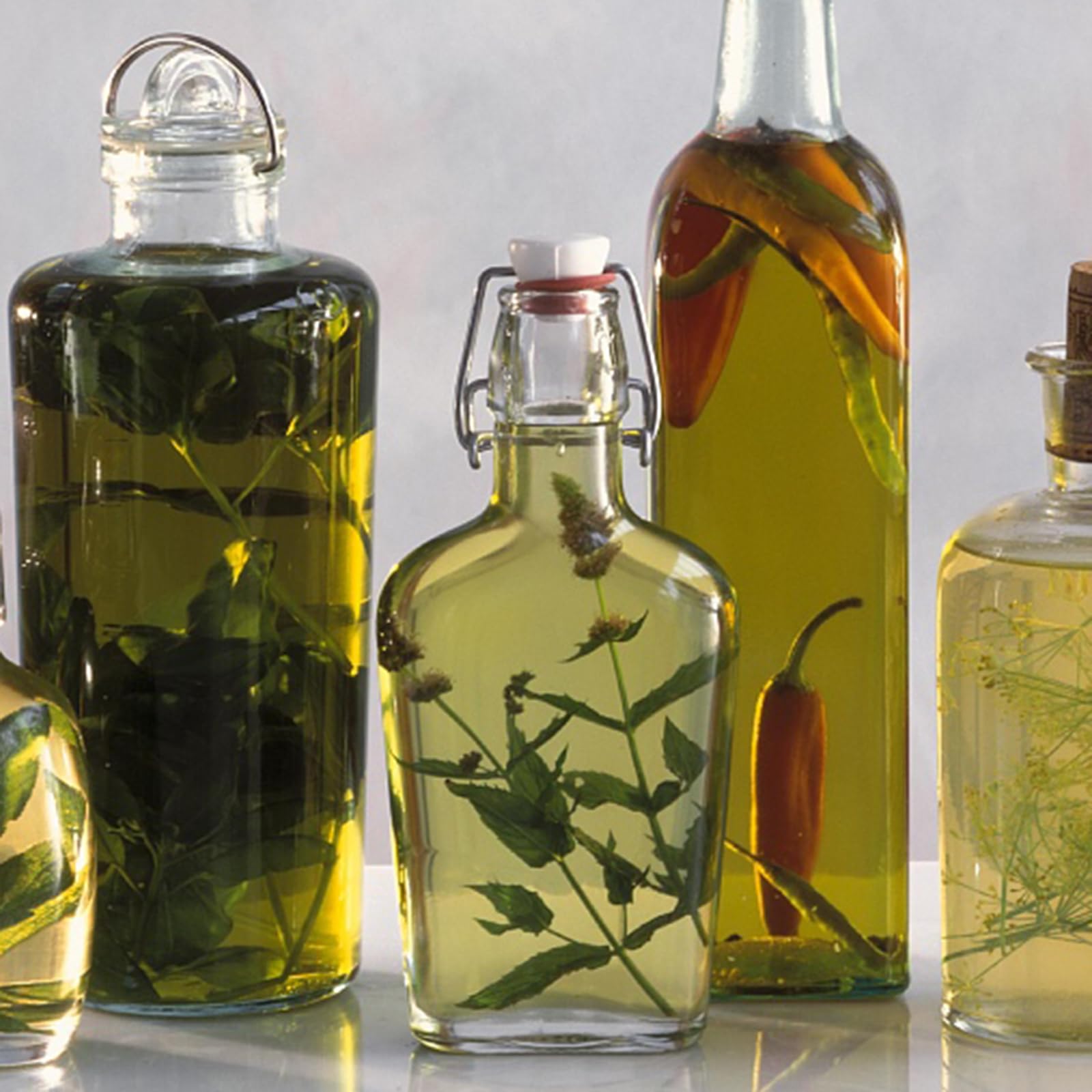 TOPZEA gift-ready eight-pack glass flasks for events and celebrations.