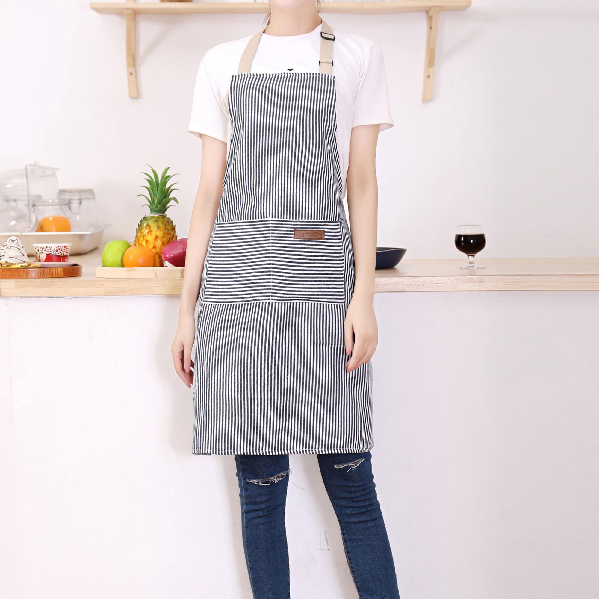 Soft cotton-poly blend fabric of the Tosewever apron feels durable yet lightweight