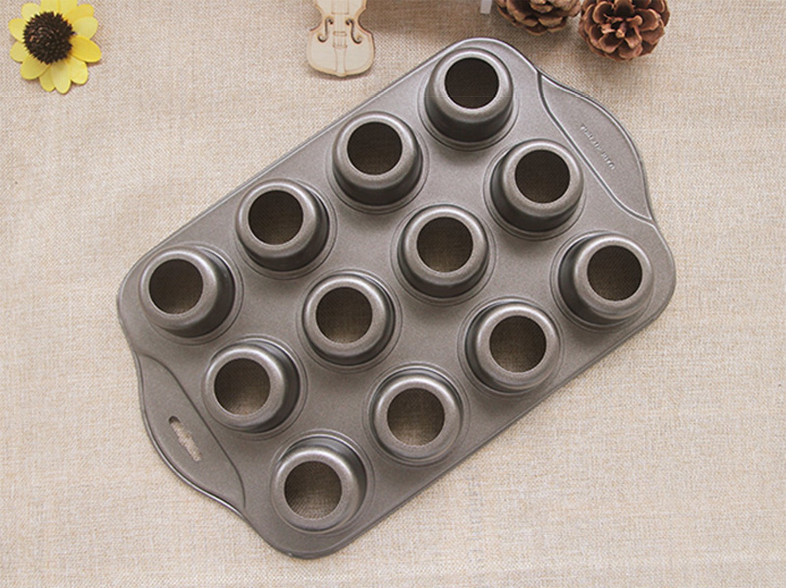 Tosnail mini cheesecake pan with 12 cavities delivers portions.