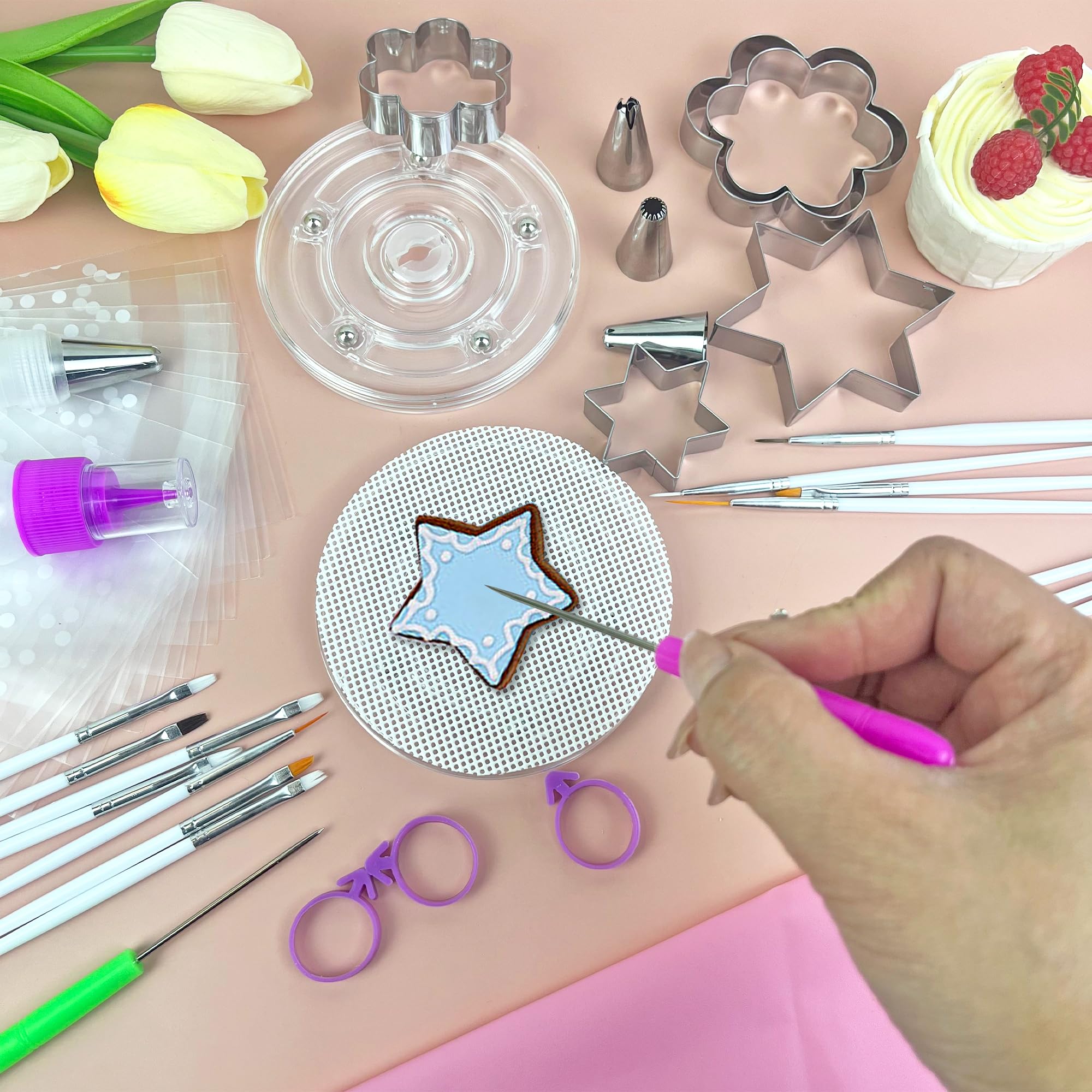 TOSPARTY icing bottles with controlled flow for neat designs.