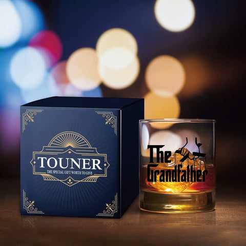 TOUNER classic whiskey glass close-up highlights elegant design.