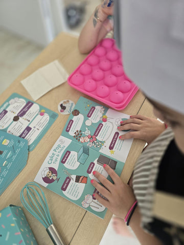 Tovla Jr. pastry hat: playful baking gear boosts pretend confidence