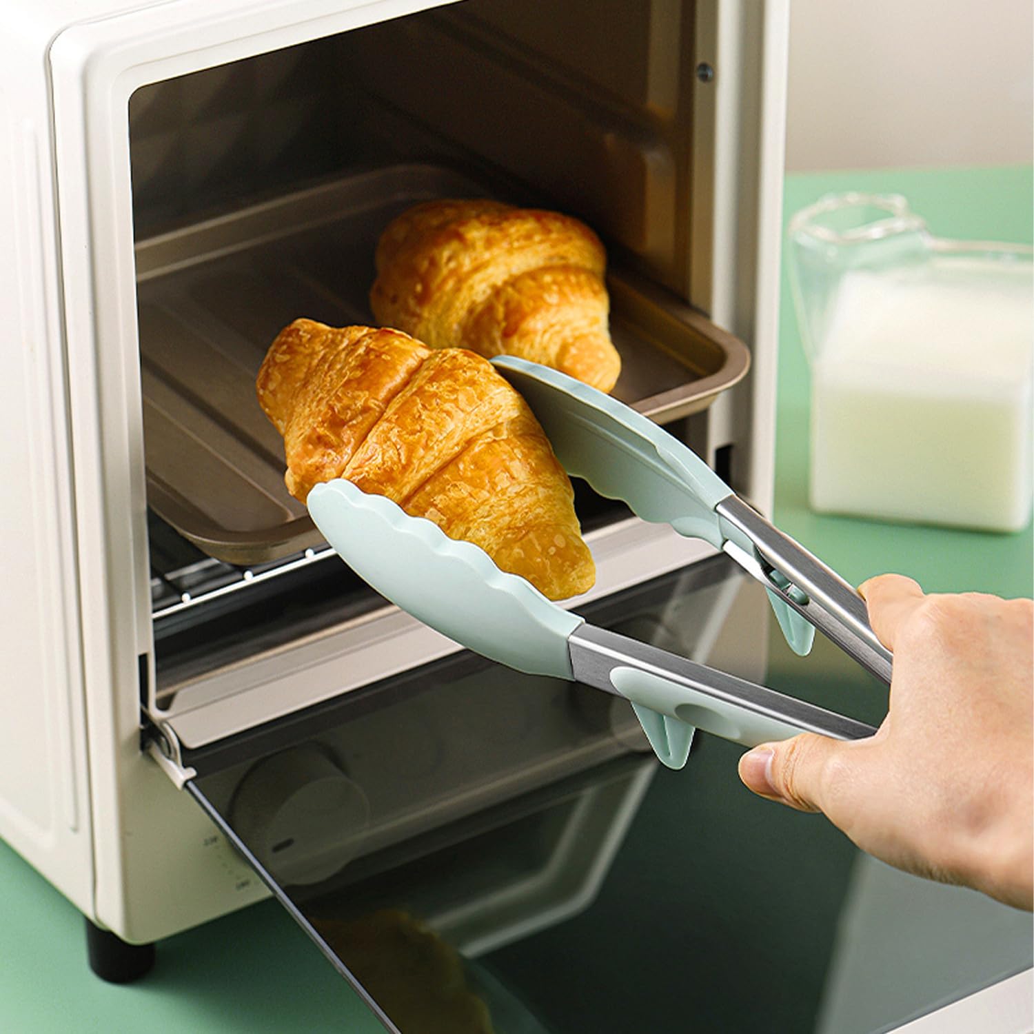 Towingo dishwasher-safe silicone tongs tolerate heat up to 600°F.