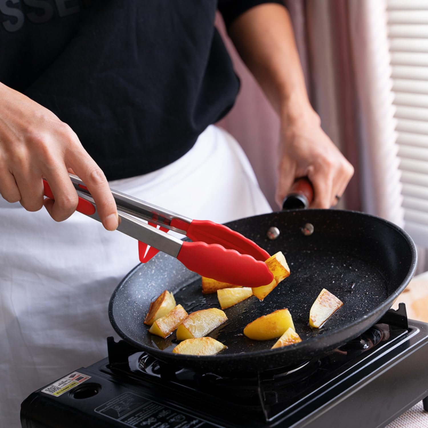 TOWINGO dishwasher-safe silicone tongs for quick cleanup.