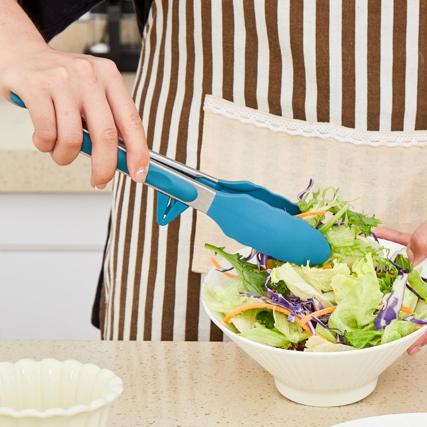 Towingo grilling and salad tongs for versatile cooking and serving