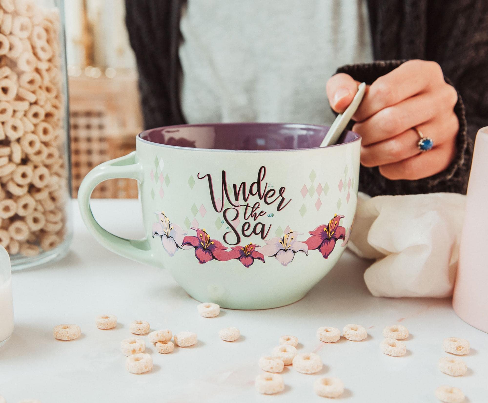 Toynk Ariel spoon-included mug simplifies serving and stirring
