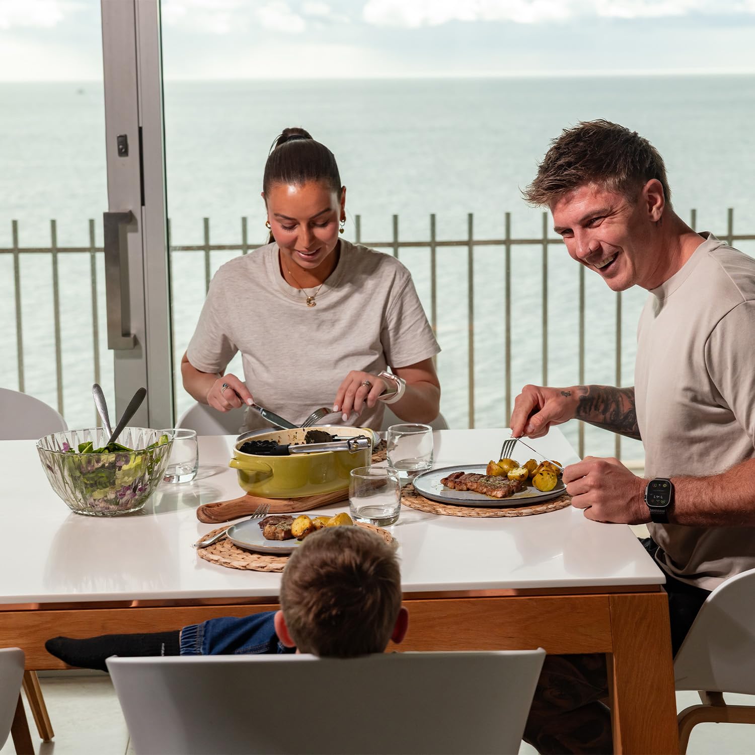 TrendPlain easy-clean design simplifies kitchen maintenance.
