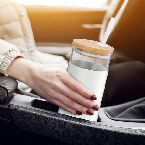 Tronco bamboo lid with silicone ring helps keep drinks fresh.