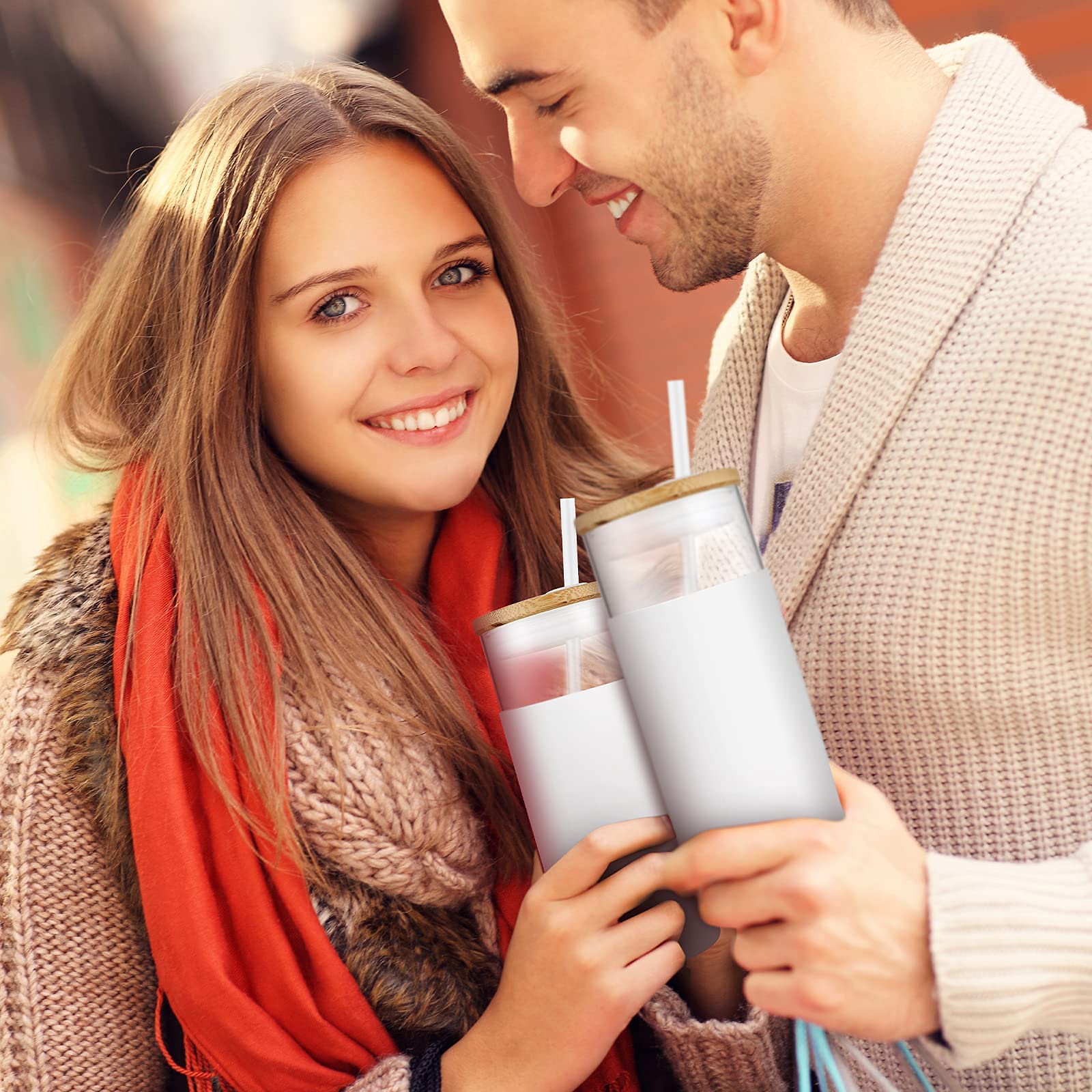 Tronco includes two reusable plastic straws to reduce waste.