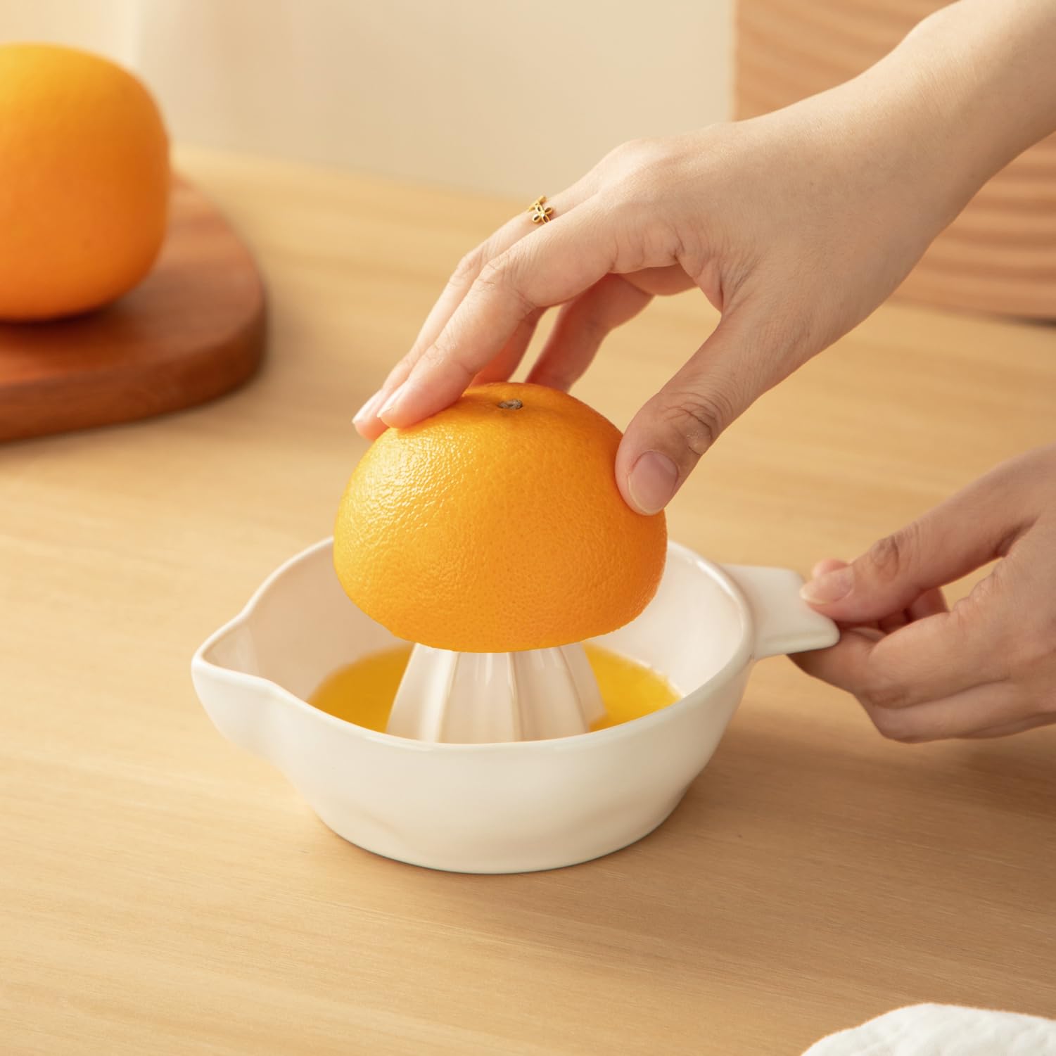 Tuioyoc ceramic juicer with bottom bowl collects juice neatly.