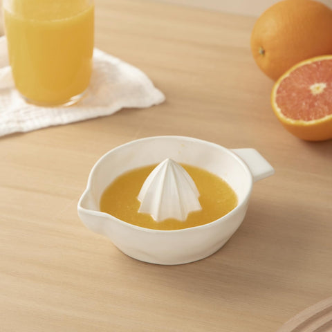 Tuioyoc compact ceramic juicer fits small kitchen spaces.
