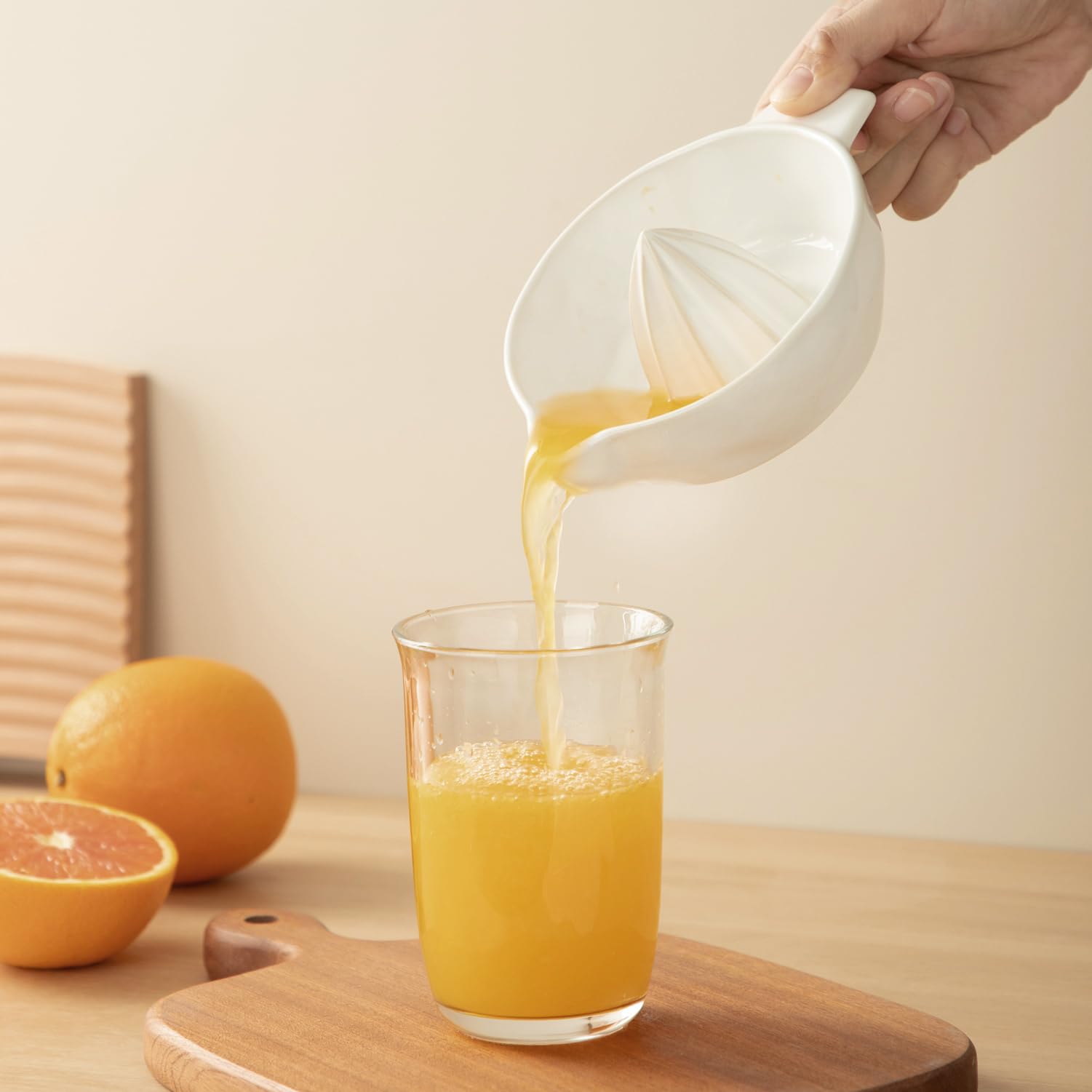 Tuioyoc ceramic juicer has a non-slip base for stable use on counters.