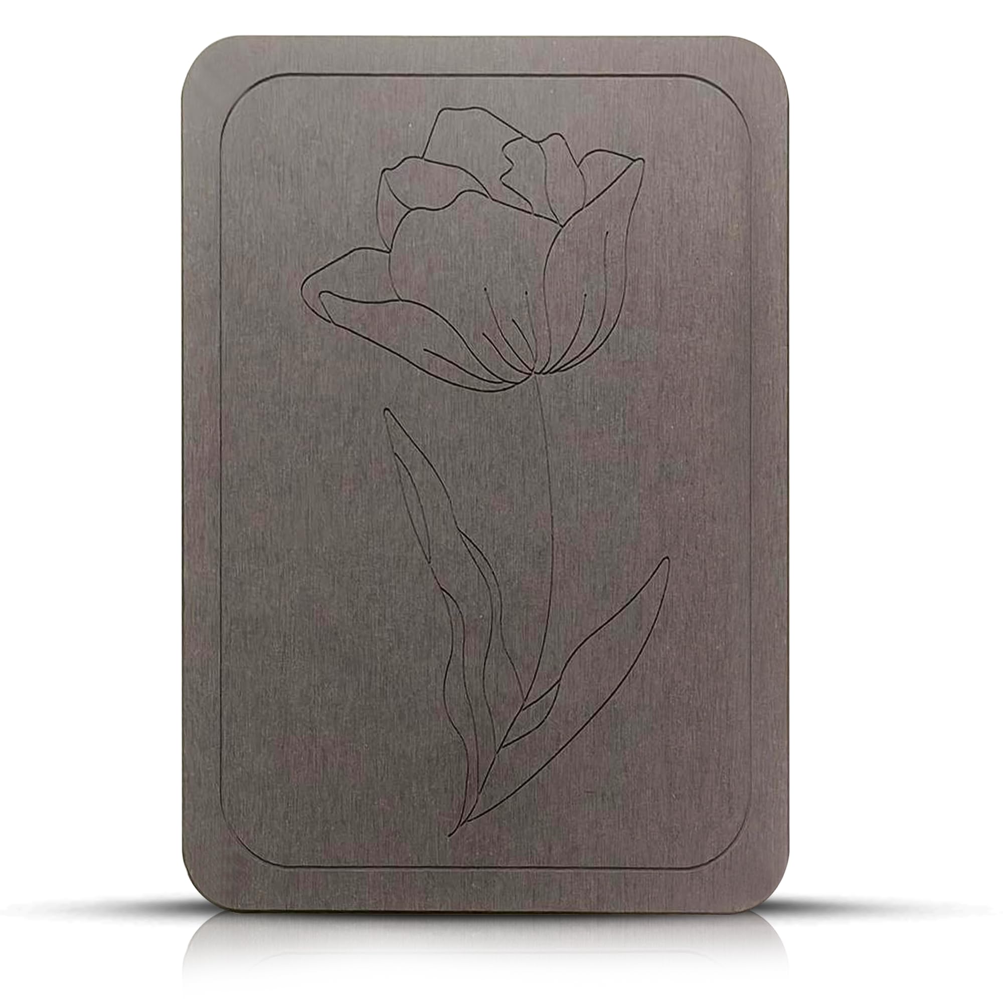 Tulvera mat close-up highlighting the engraved floral design and natural texture.