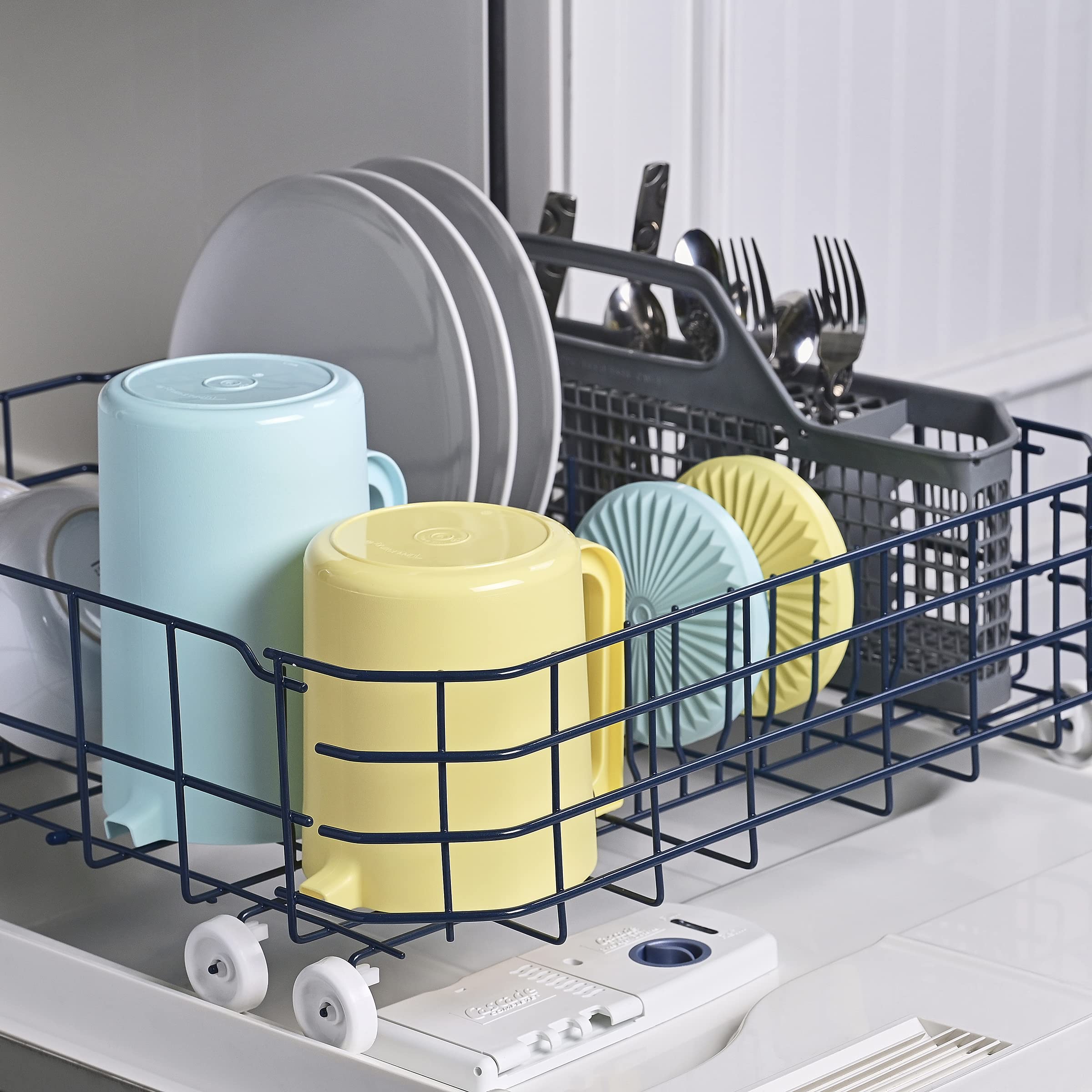 Tupperware Heritage Pitcher clear body shows liquid level at a glance.