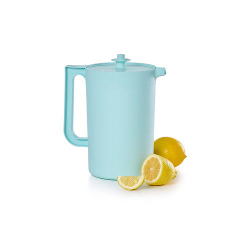 Tupperware Heritage Pitcher ergonomic handle offers comfortable grip.