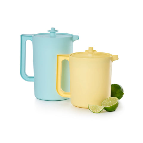 Tupperware Heritage Pitcher Yellow pour shows smooth flow for beverages.