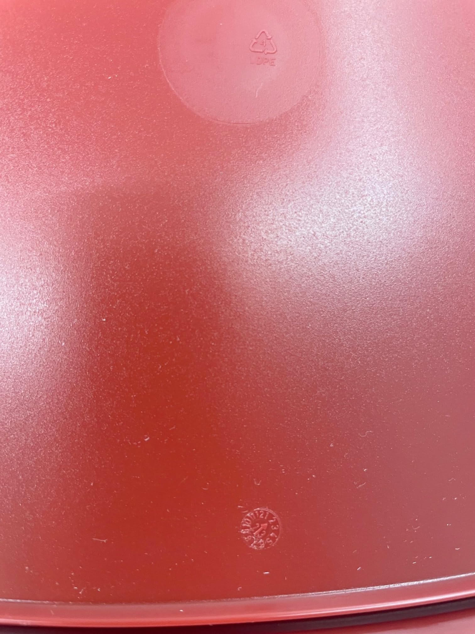 Red 1623 seal lid on modular square container keeps freshness and organization.