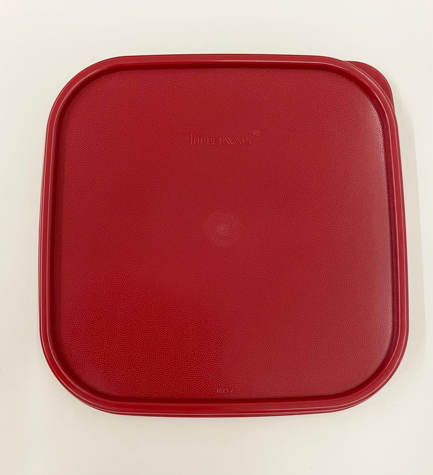 Tupperware Modular Mates square seal lid 1623 fits I–IV containers.