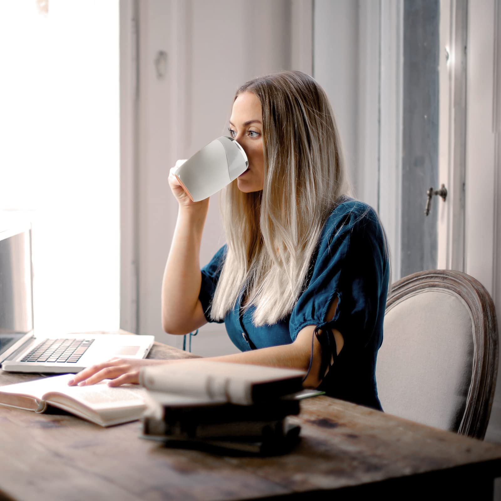 TXLOOK USB-rechargeable mug supports multiple stirs per charge.