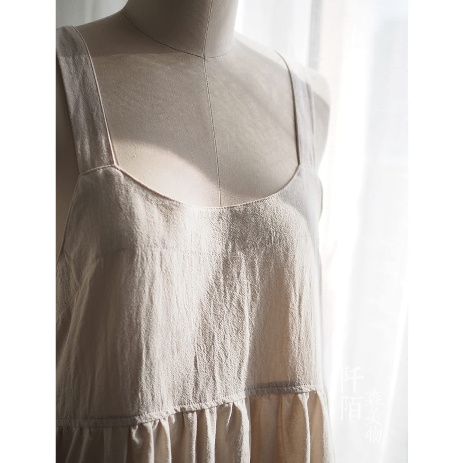 Uaussi cross-back strap length supports secure, flexible fit.