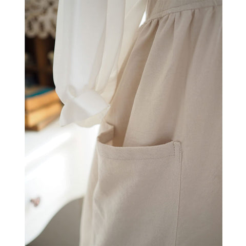 Uaussi unisex kitchen apron suits chefs and home cooks.