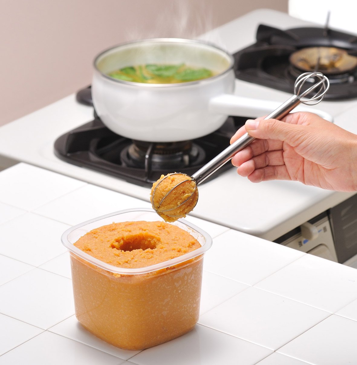 UchiCook Measuring Handy Whisk top view, dual miso scoops for consistent portions