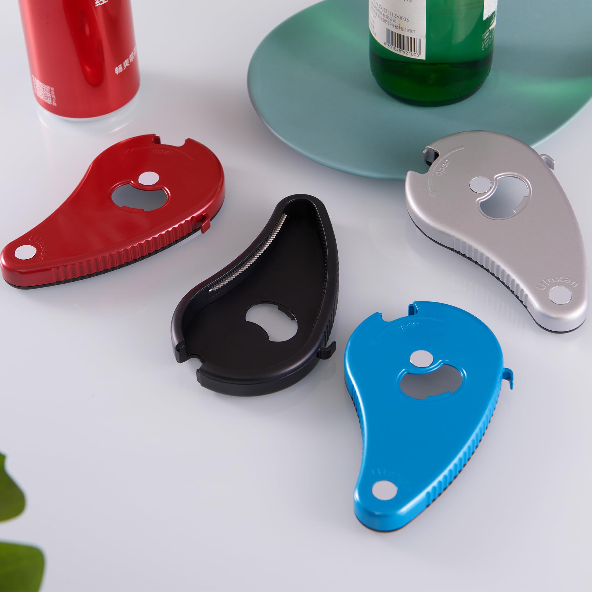 Uinxan silver-finish opener adds a sleek touch to any kitchen.