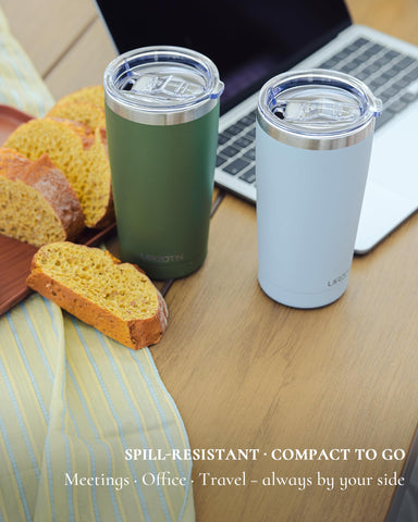 UIRZOTN close-up of dual lids showing hot sipping and quick access.