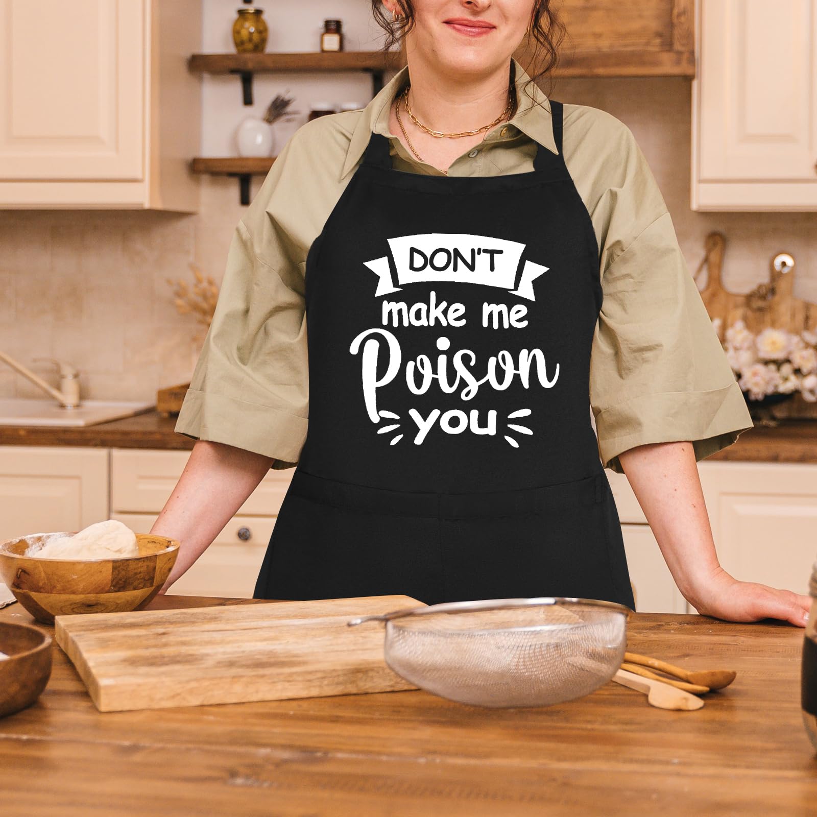 Uiycolk adjustable-neck apron fits most sizes for versatile cooking wear.