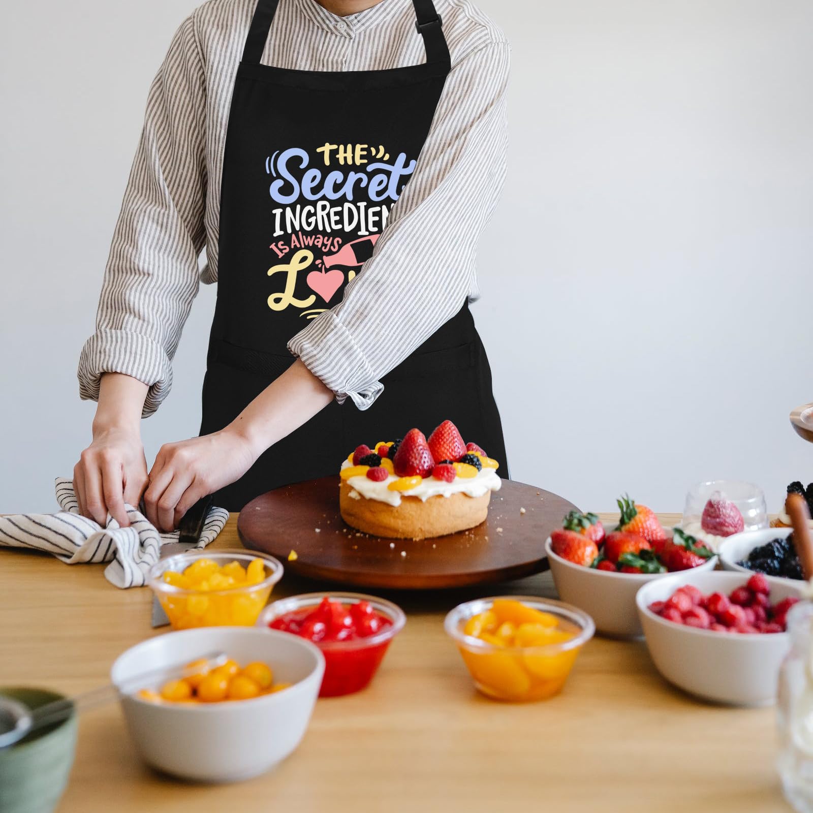 Two-pocket design keeps recipes and tools within easy reach