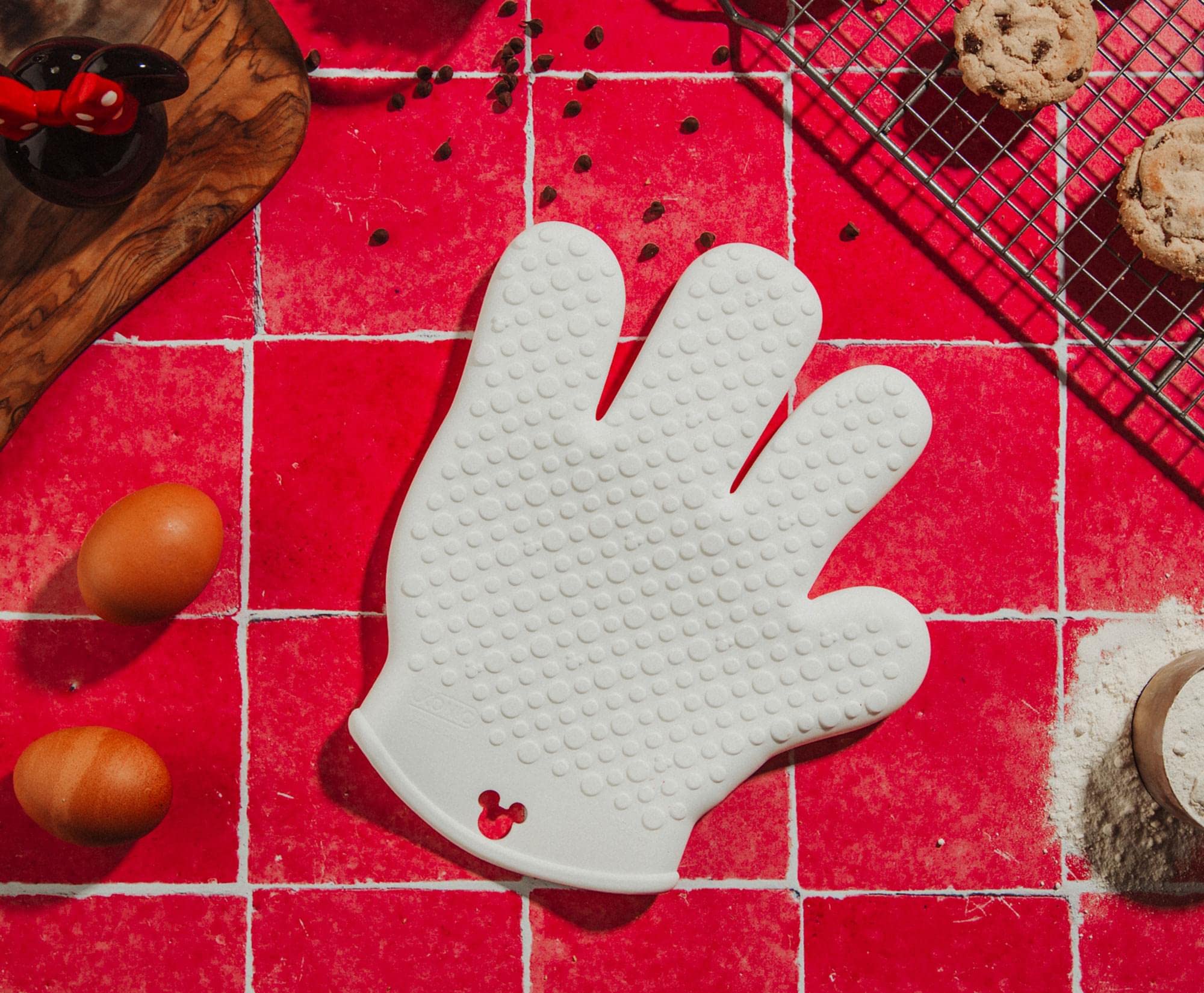 Ukonic Mickey Mouse oven mitt hand-wash care to maintain silicone quality