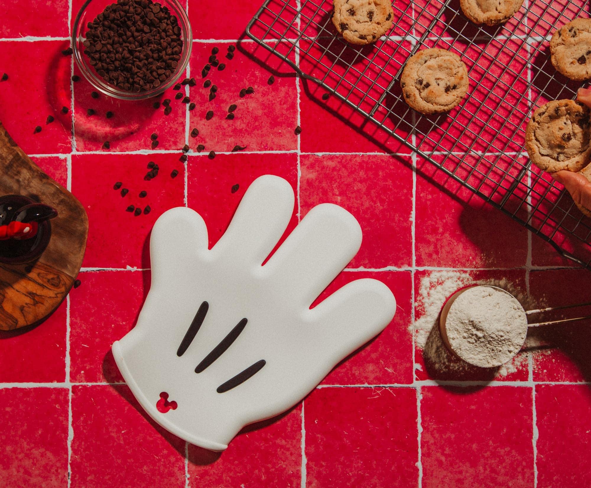 Ukonic Mickey Mouse oven mitt hanging loop for easy storage in the kitchen