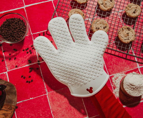 Ukonic Mickey Mouse oven mitt size 10x8 inches fits most hands