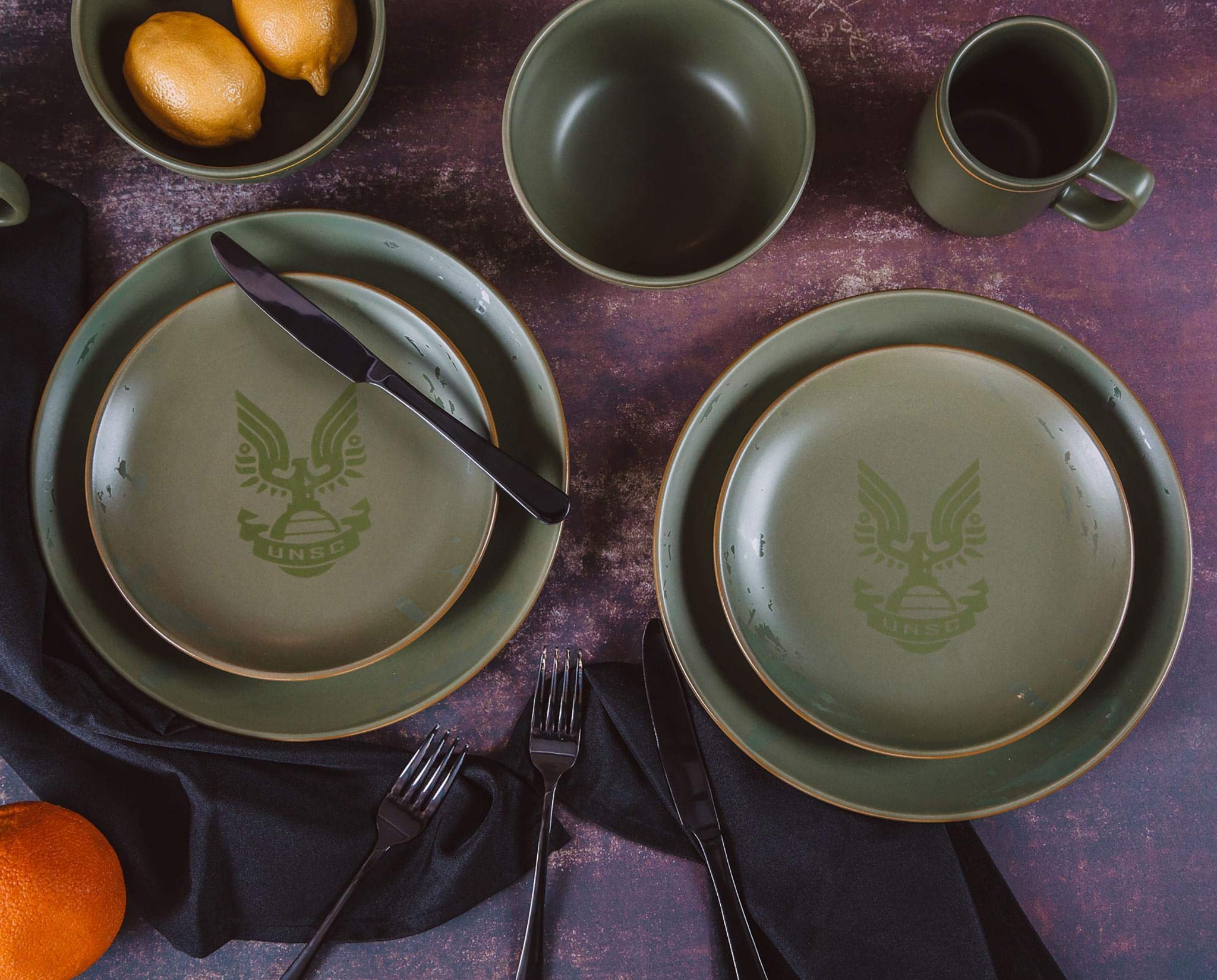 Ukonic HALO Master Chief 117 soup bowl green, perfect for comforting soups.