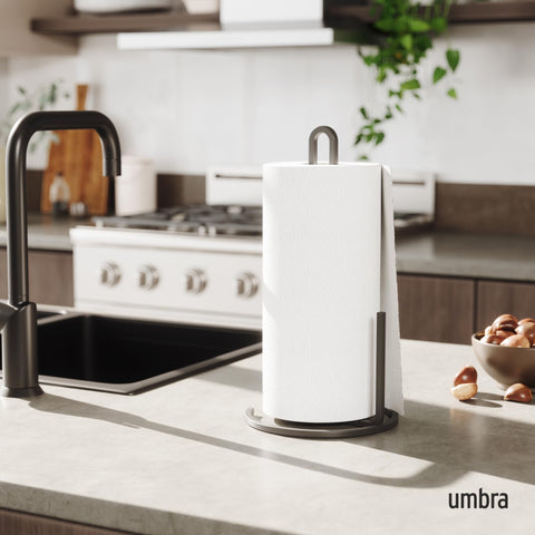 Umbra Squire tear bar enables easy, precise towel tearing.