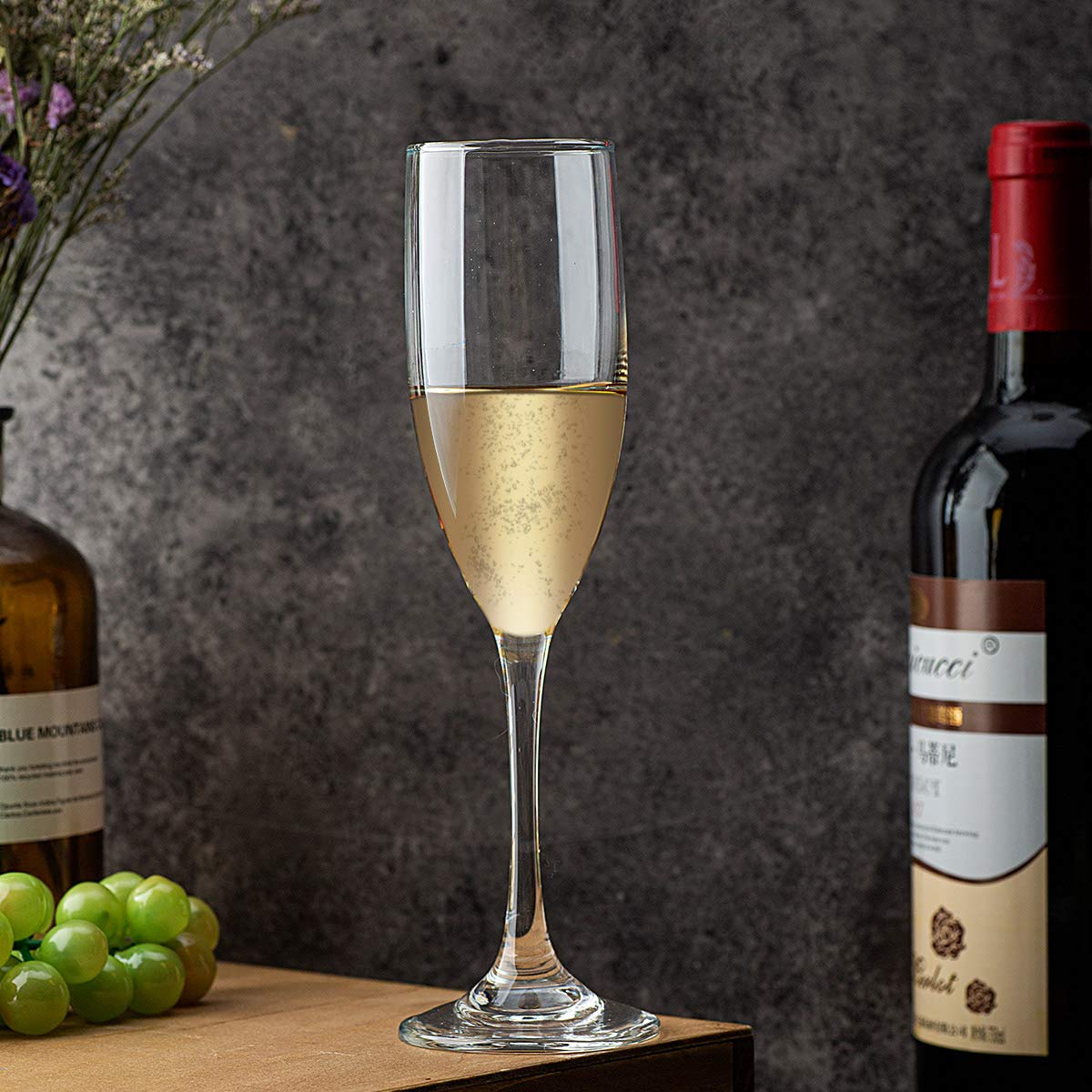 UMEIED tall-body flute presents sparkling wine with elegant, elevated visuals.