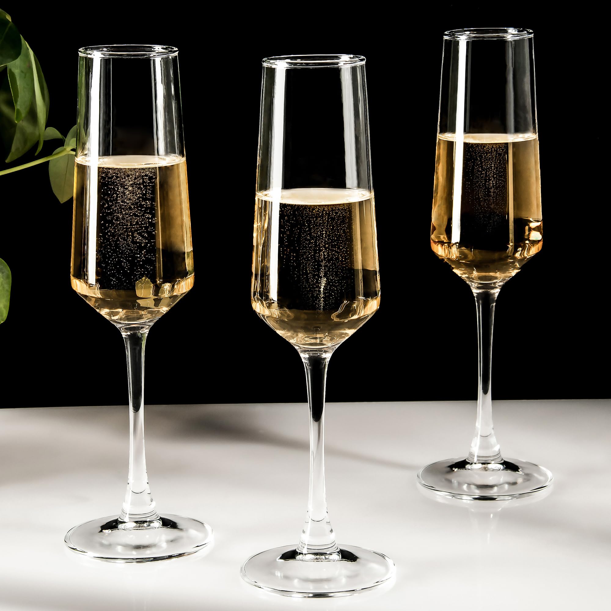 UMEIED elegant stemmed champagne glass for upscale home bars.