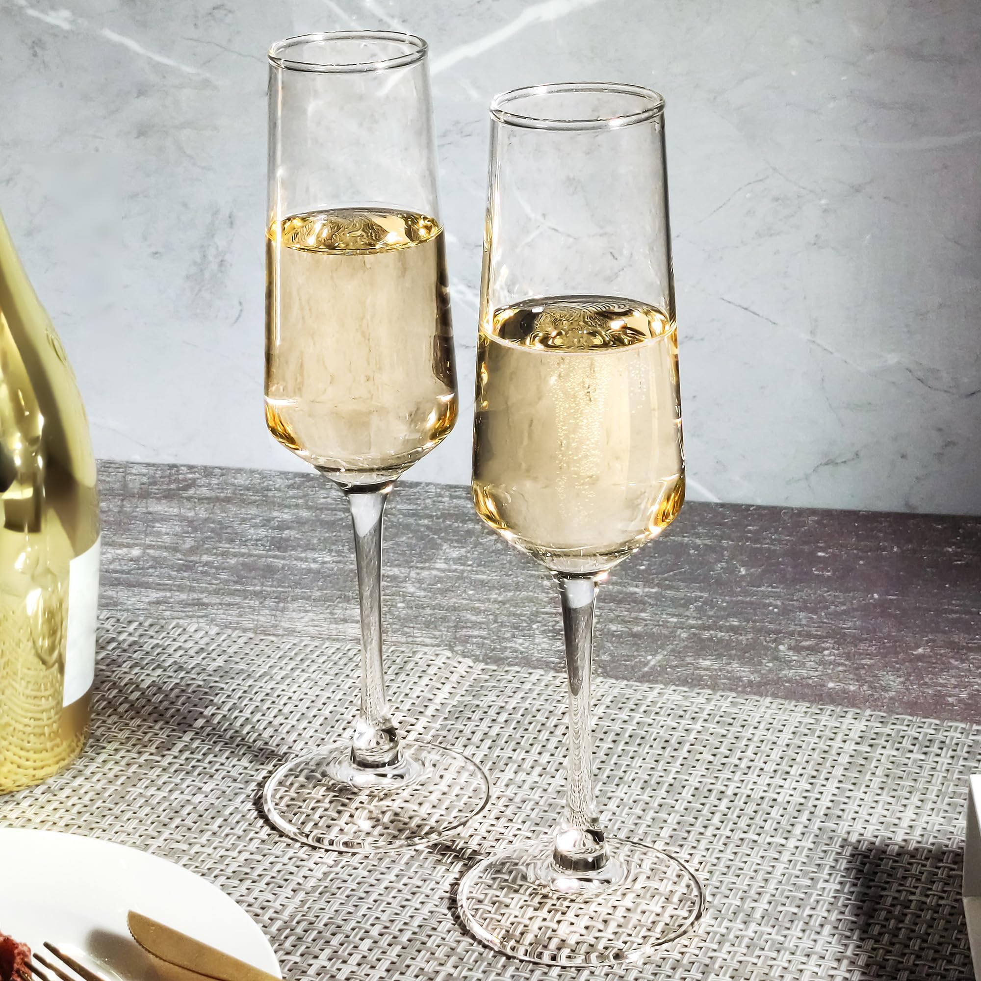 UMEIED 7.5oz champagne glass ideal for wine tasting events.