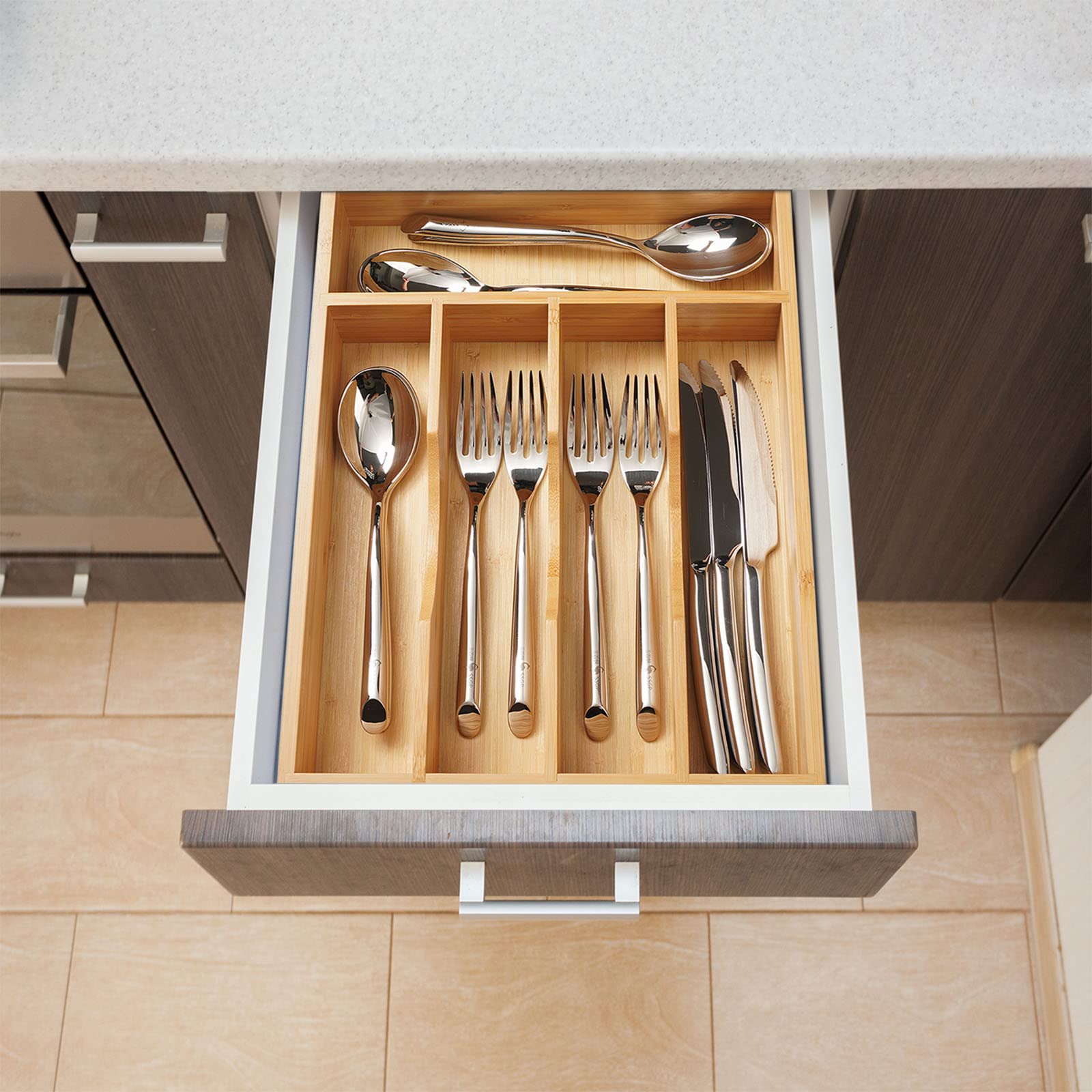 Umilife easy-clean bamboo design simplifies maintenance after meals.