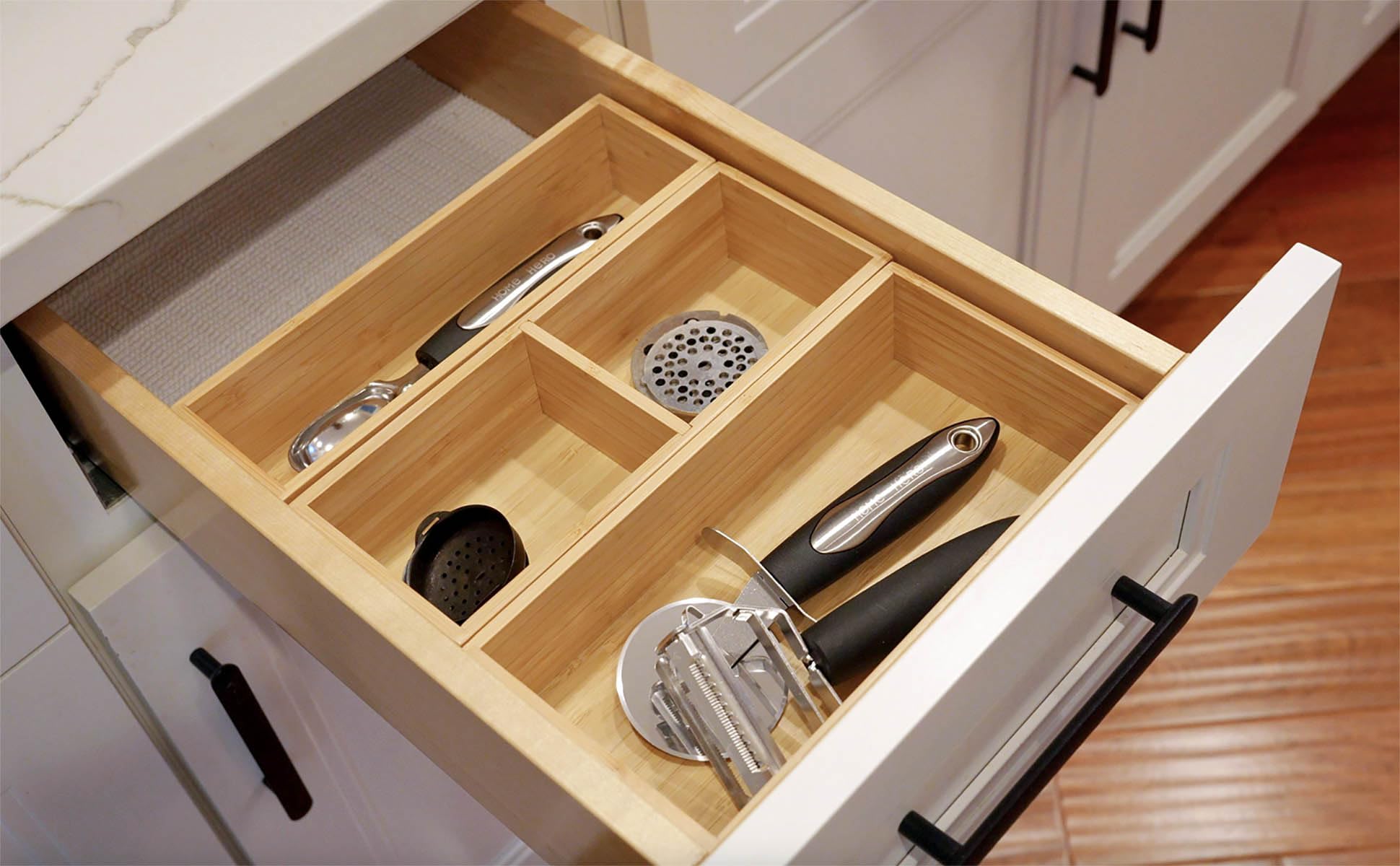 Umilife jewelry and makeup storage for quick access.