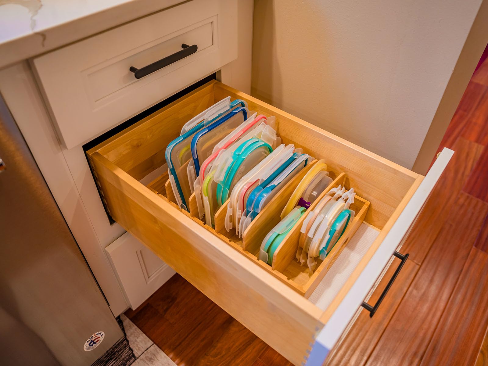 Umilife lids sorting compartments simplify kitchen organization