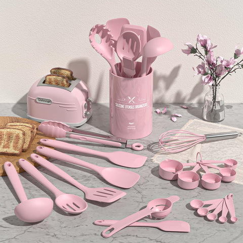 Umite Chef pasta fork designed for gentle lifting without scratching pans.