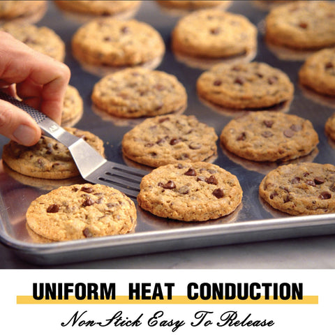 Umite Chef encapsulated rim baking tray is easy to remove from the oven.