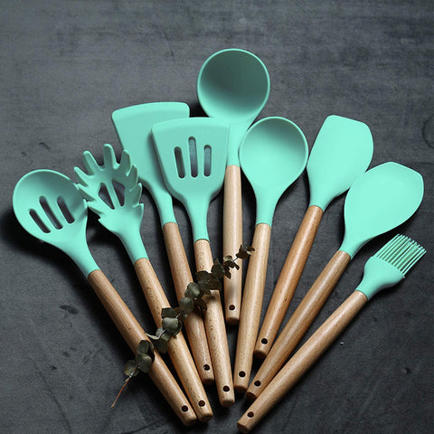 Umite Chef silicone tongs in green for controlled flipping.