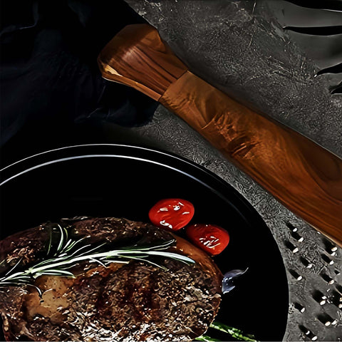UNIOVC top-cap for easy, mess-free refilling of salts and peppers.